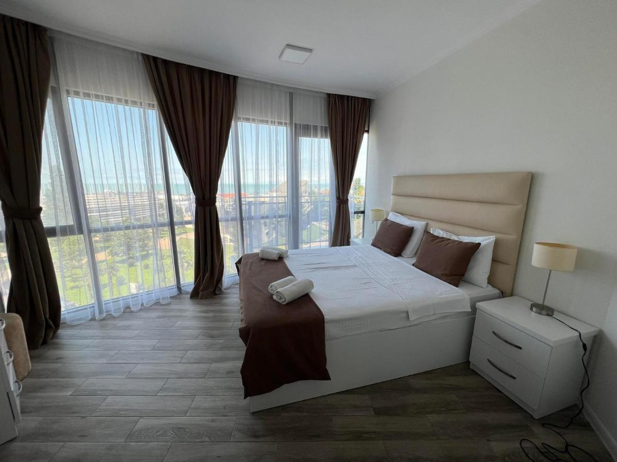 Holiday Lux Tower Batumi Exterior photo