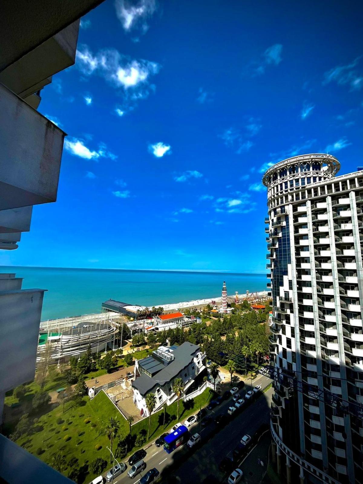Holiday Lux Tower Batumi Exterior photo