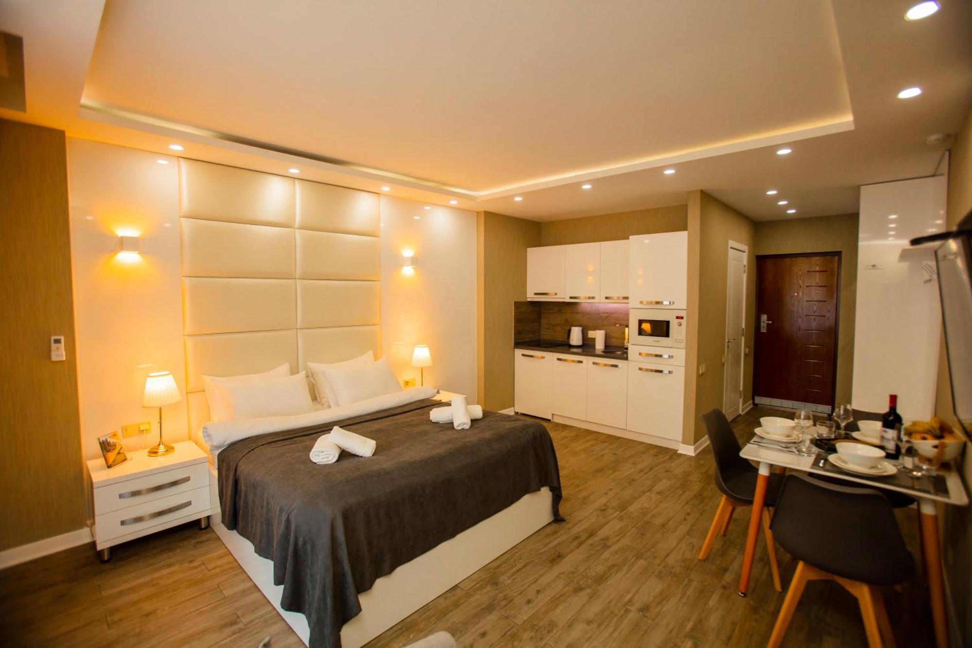 Holiday Lux Tower Batumi Exterior photo